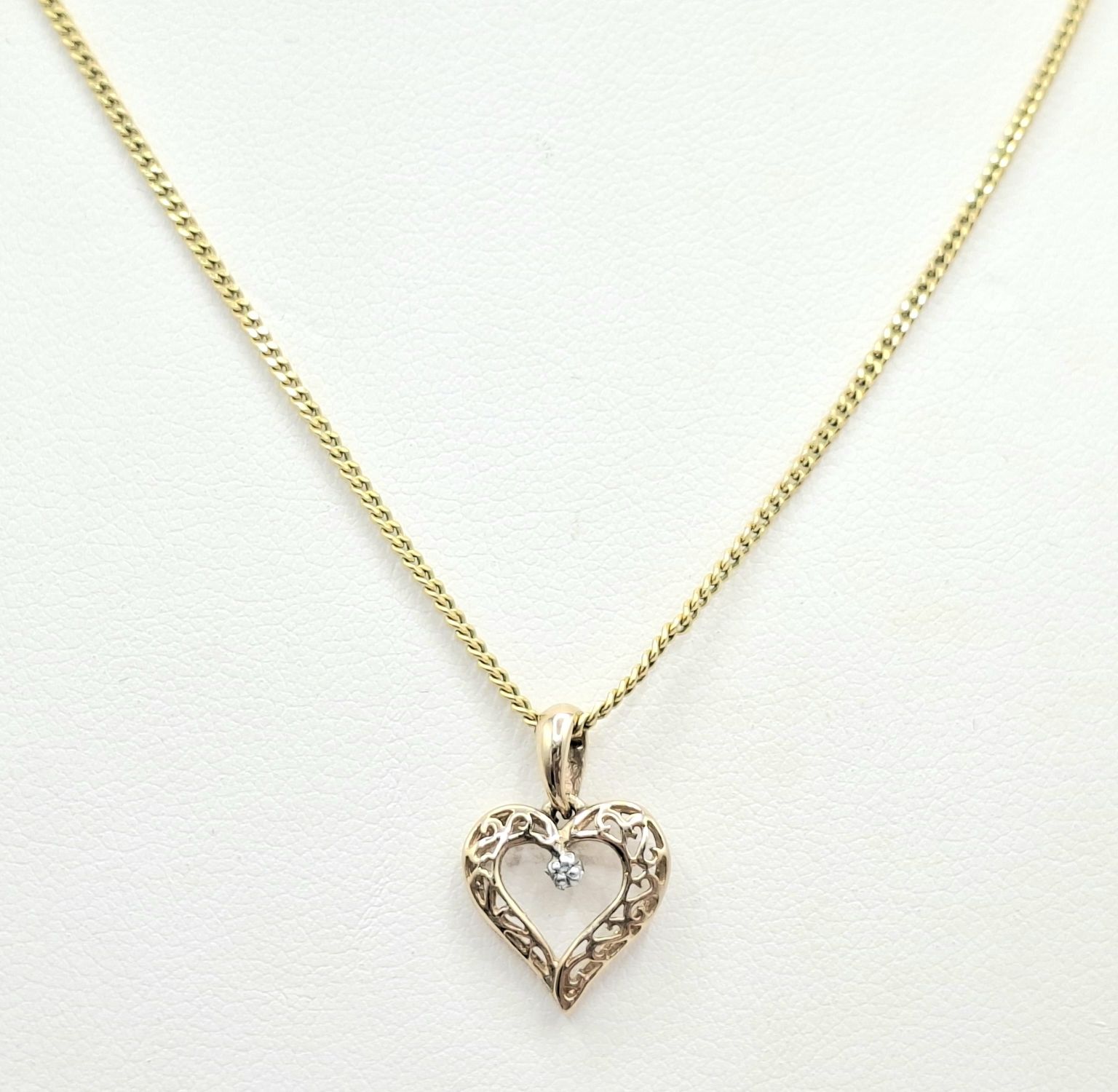 1149 · 9CT GOLD PENDANT