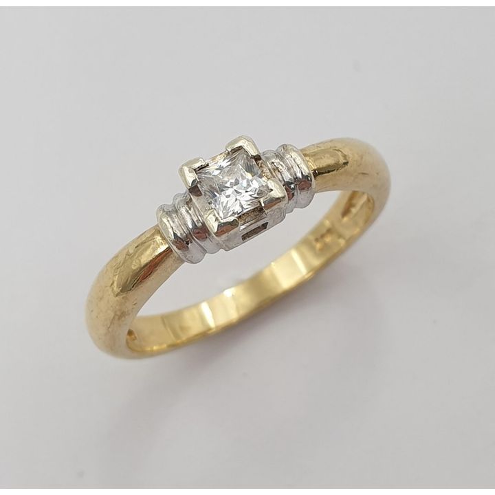 9ct Y/G & W/G Diamond Ring