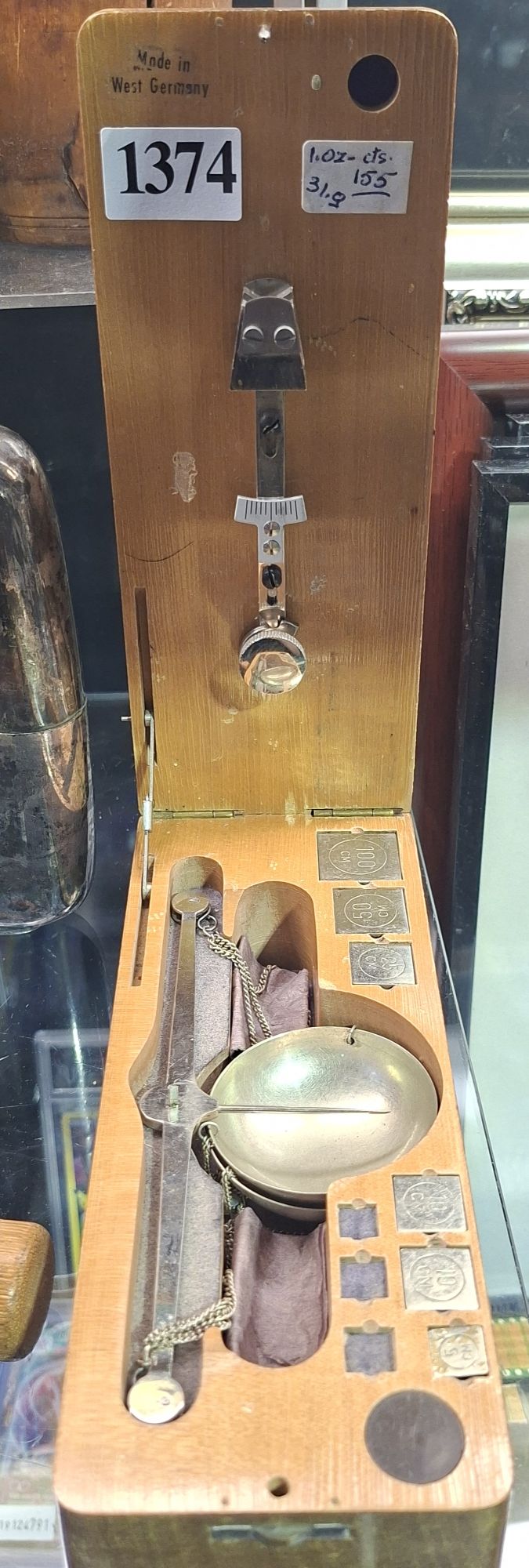A SET OF GOLD SCALES