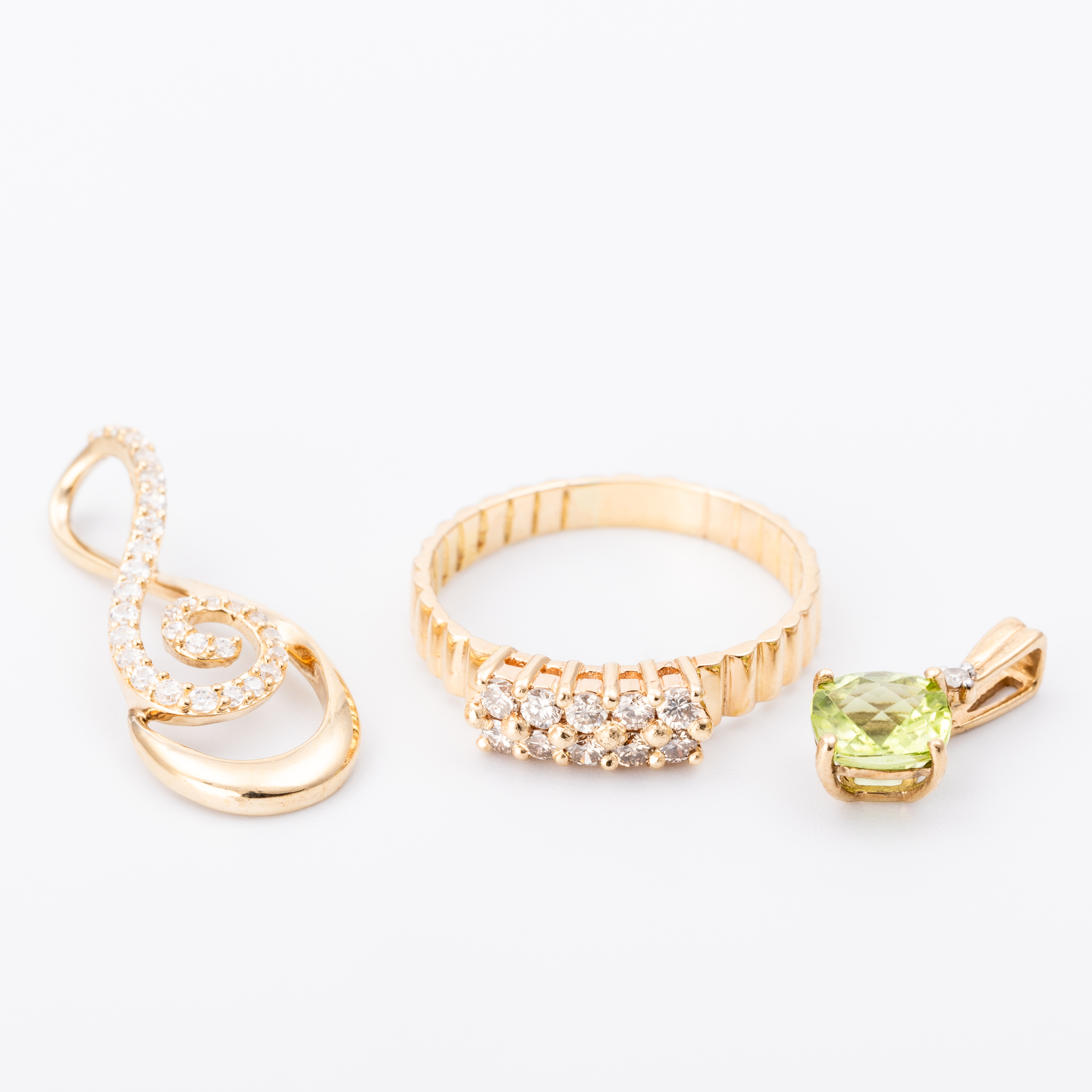 Three Piece Jewellery Lot 9ct & 18ct Gold
