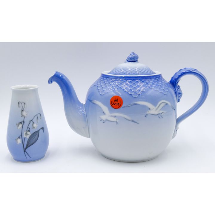 2pc B&G Denmark Seagull Teapot and Small Vase 4.5'' to 10''