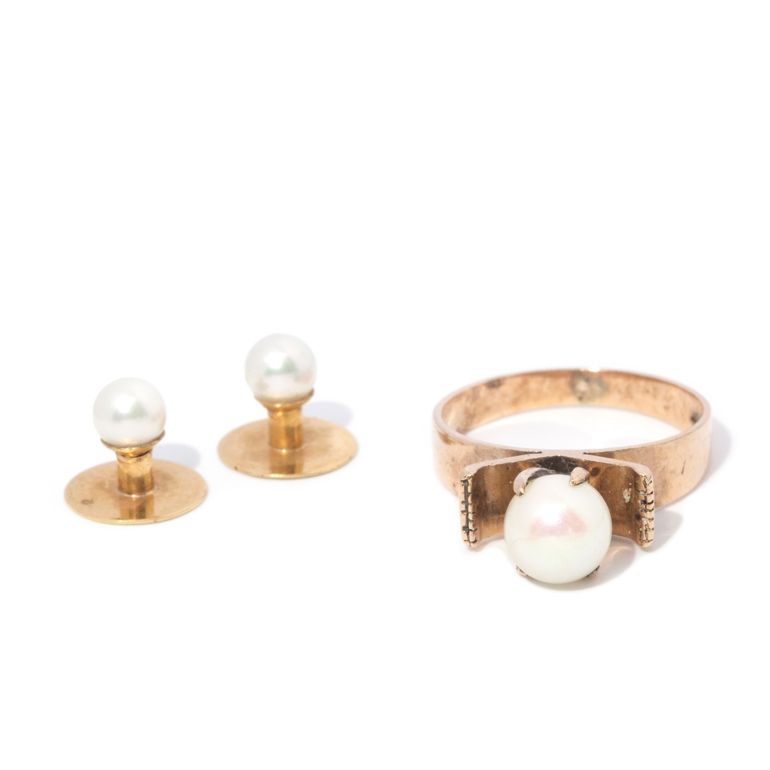 17 · Pearl Studs in 18ct Gold and Pearl Ring in 9ct Gold