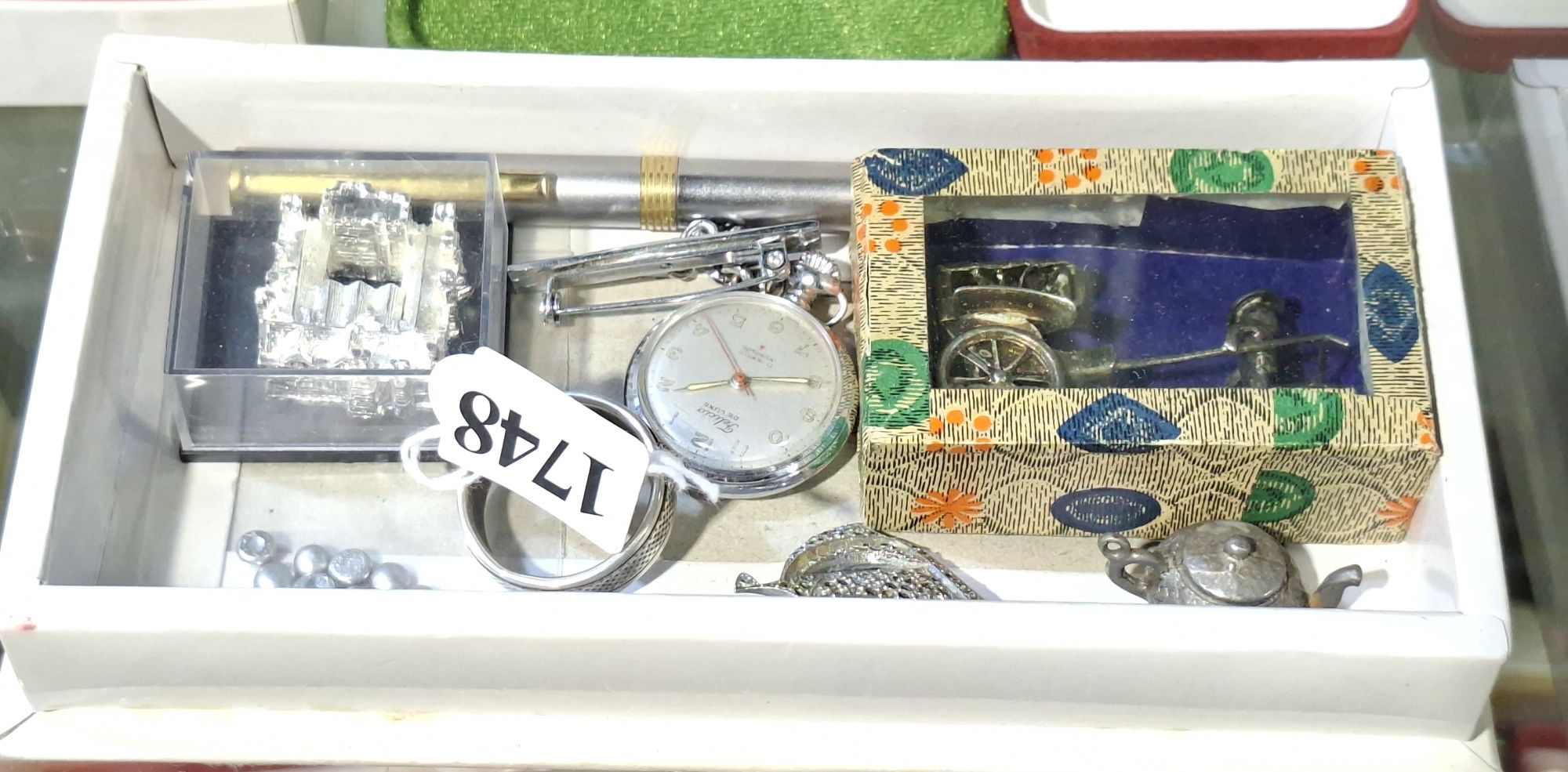 SMALL SILVER AND SILVERPLATED ITEMS