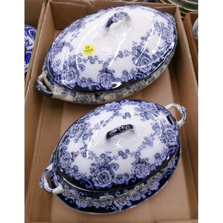 Box Myott Flow Blue Covered Servers
