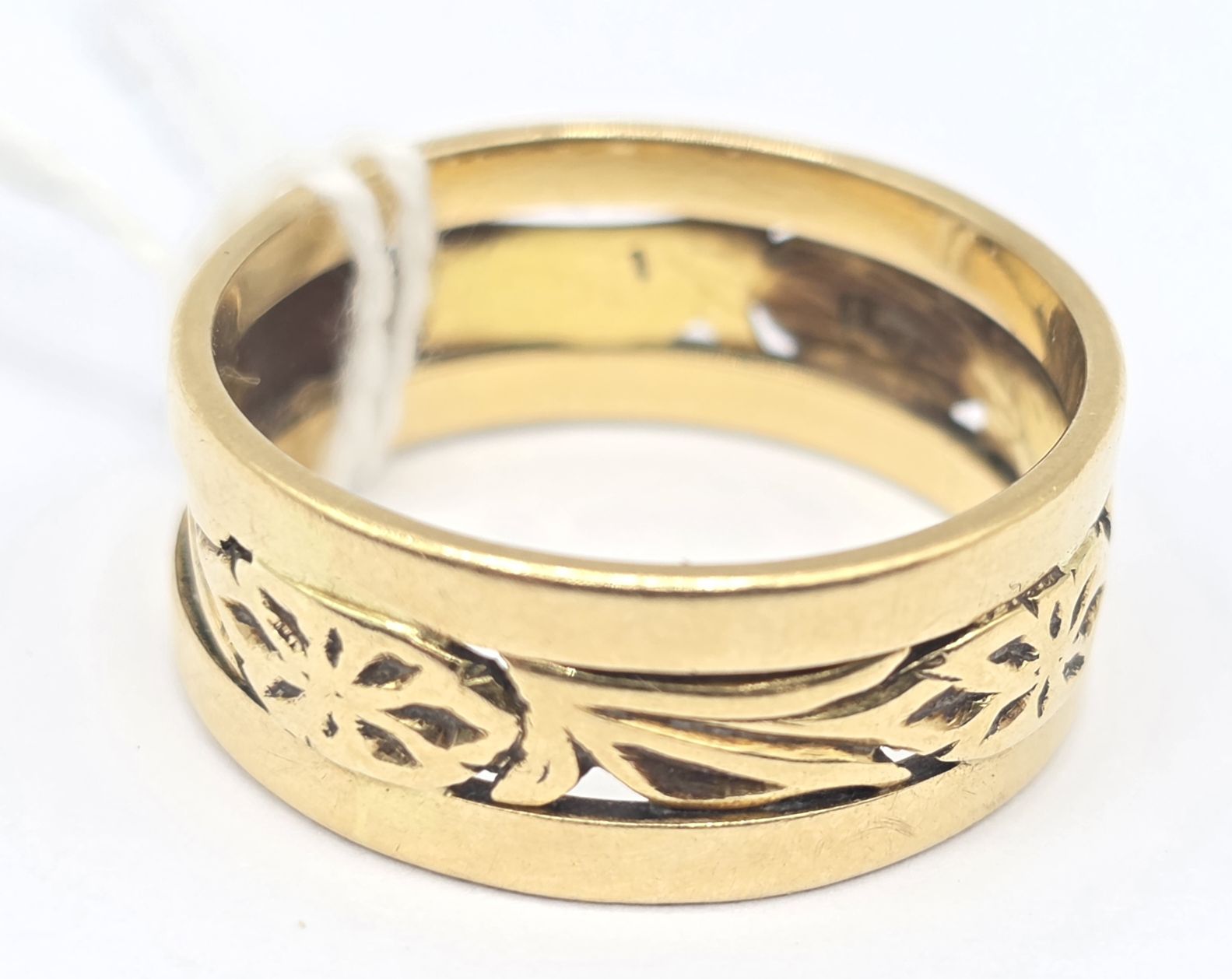 18ct Pierced Decorated Wedder