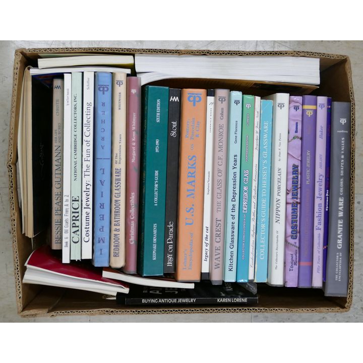 Box Old Collectors Guide Books etc.