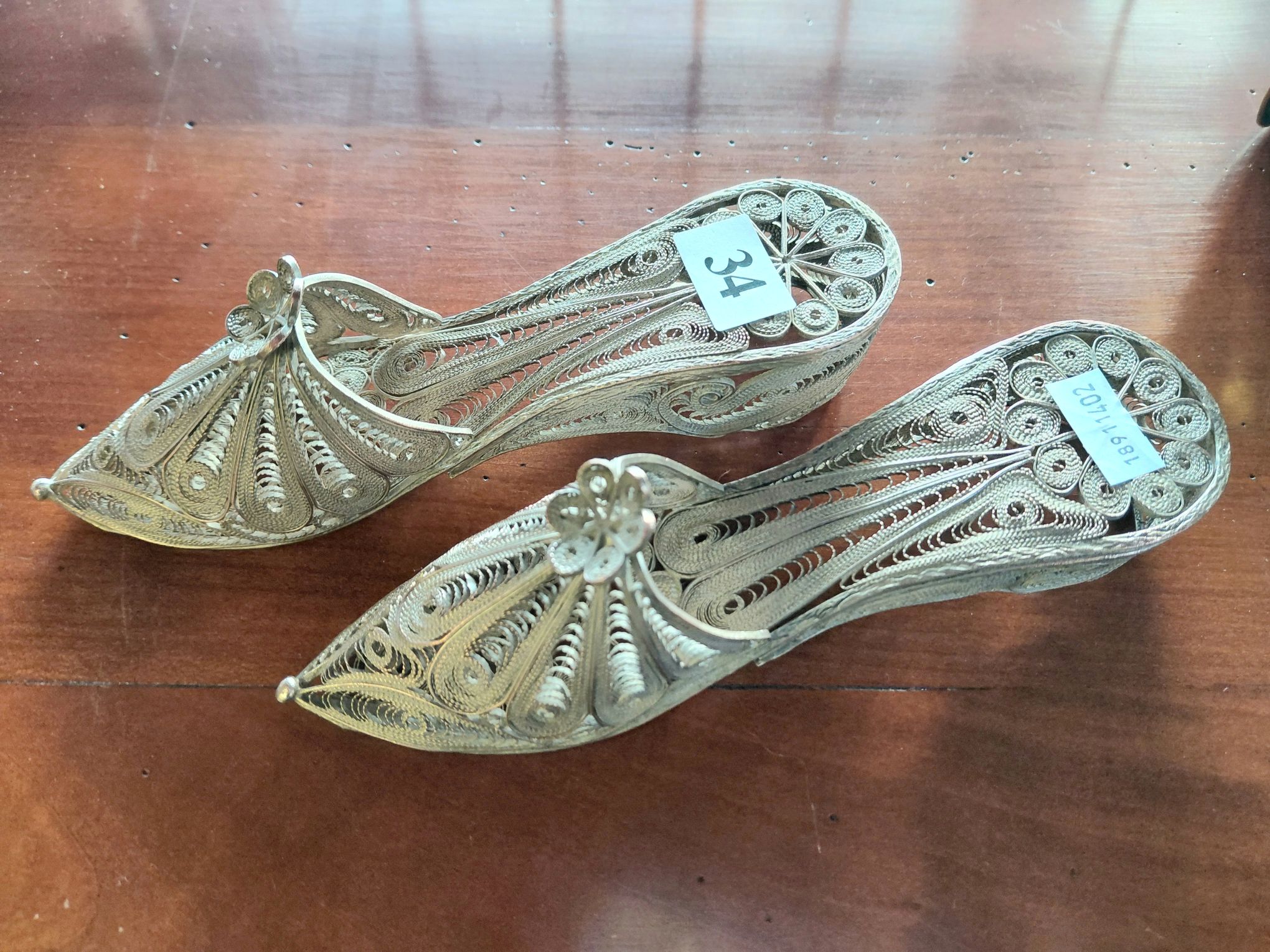 34 · FILIGREE SHOES