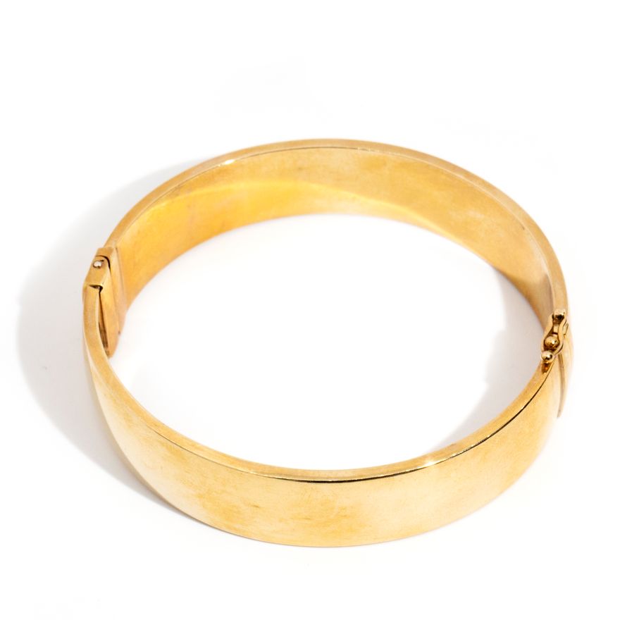 9 Carat Yellow Gold Hinged bangle,