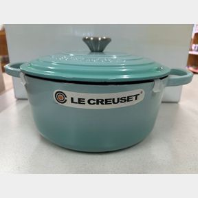 LE CREUSET CAST IRON 24CM COOLMINT CLASSIC SIGNATURE CASSEROLE - 51648/2659