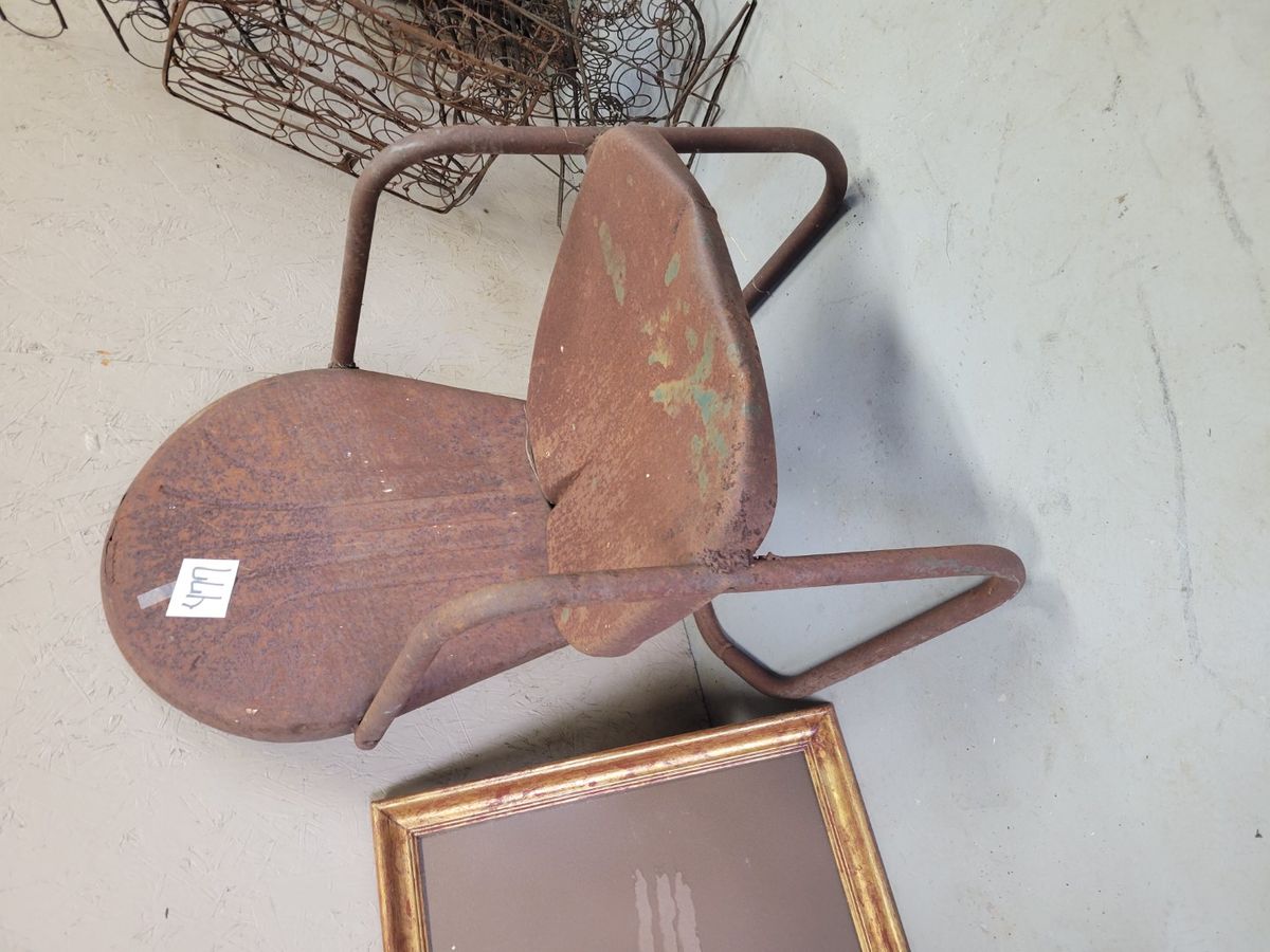 Vintage metal lawn chair Midwest Auctions, LLC