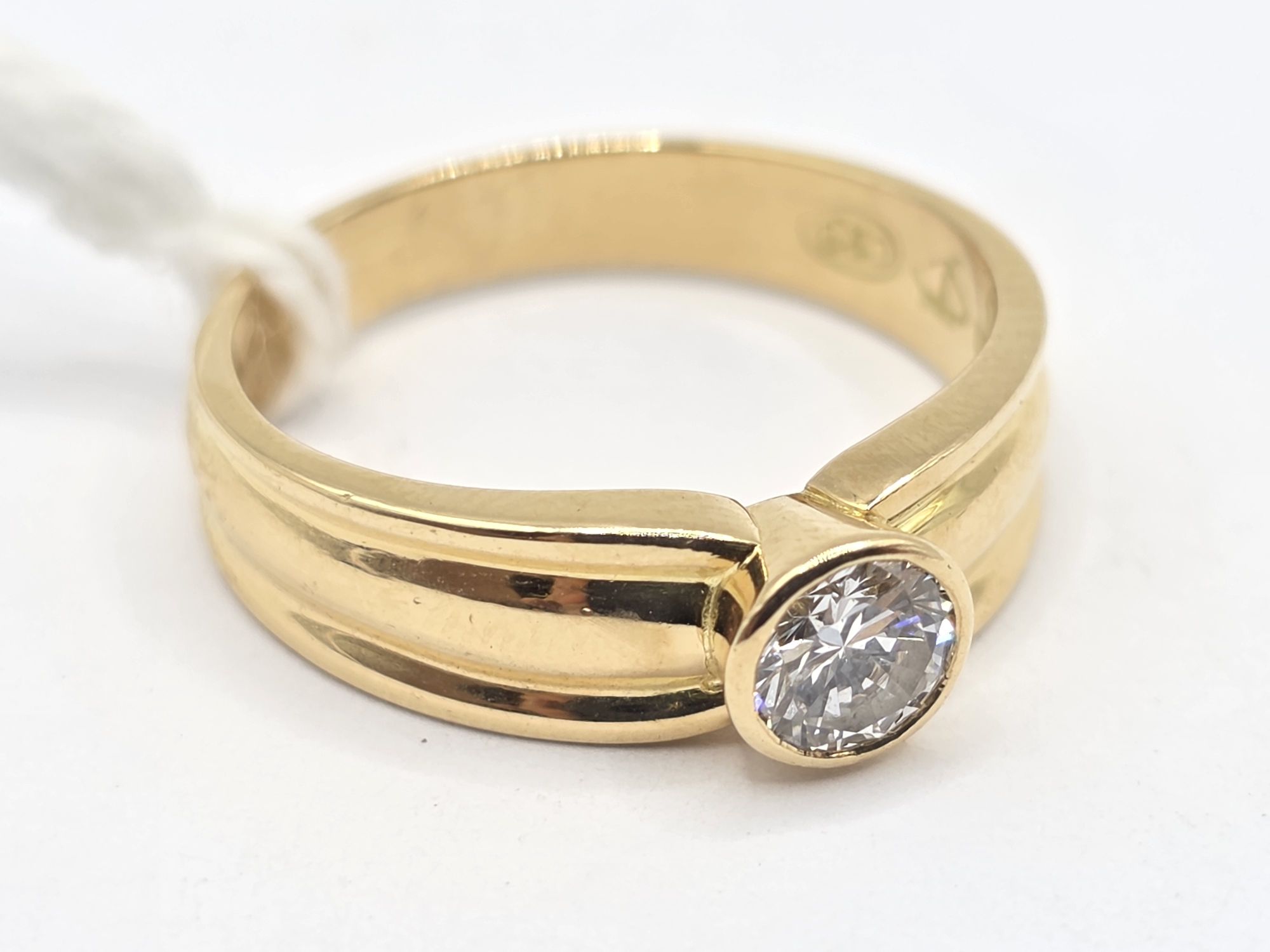 300 · 18CT GOLD DIAMOND RING