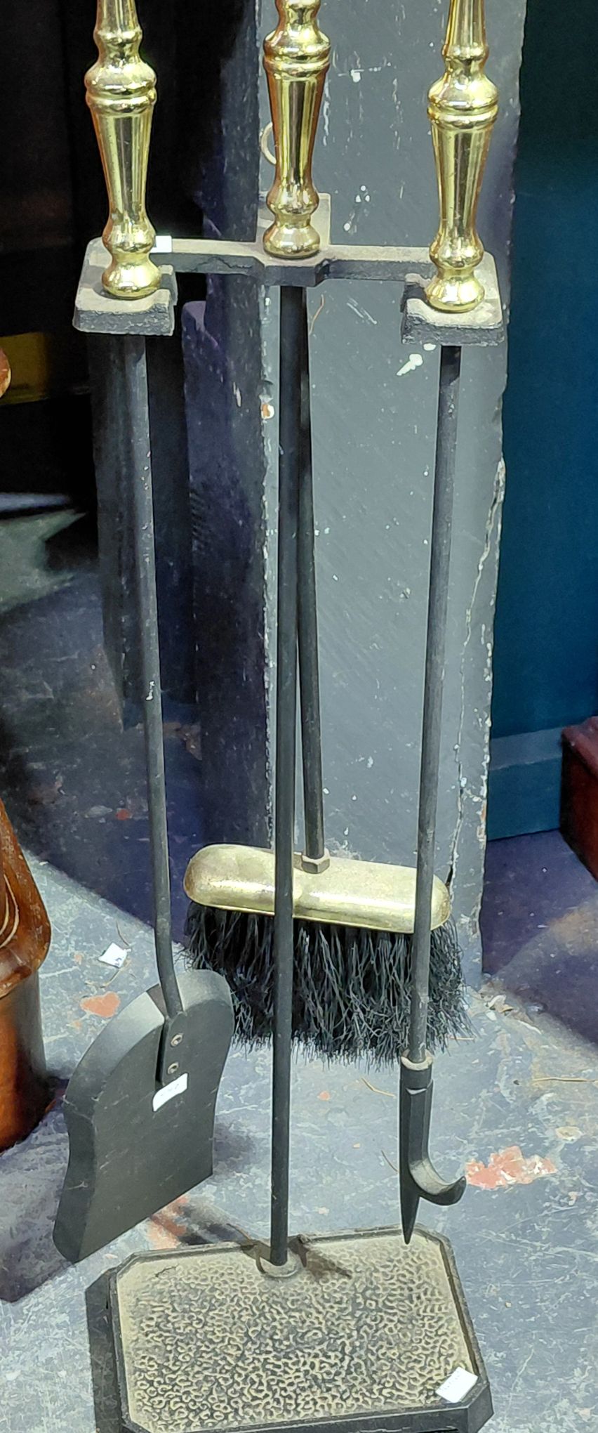 331 · CAST METAL FIRE TOOL SET
