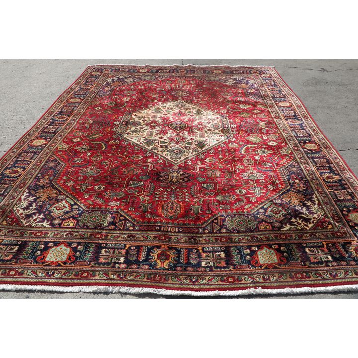 LARGE PERSIAN CARPET