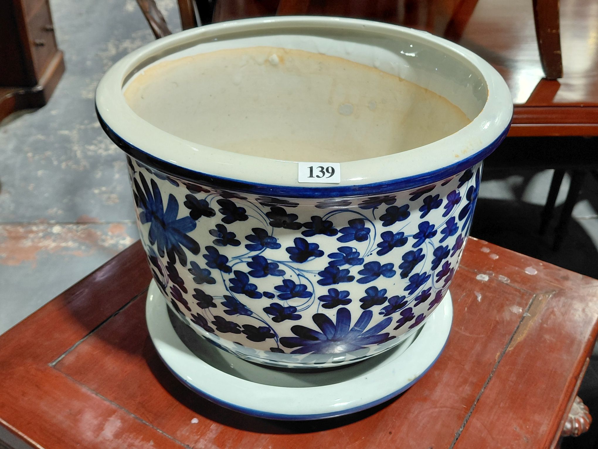 139 · BLUE AND WHITE POT