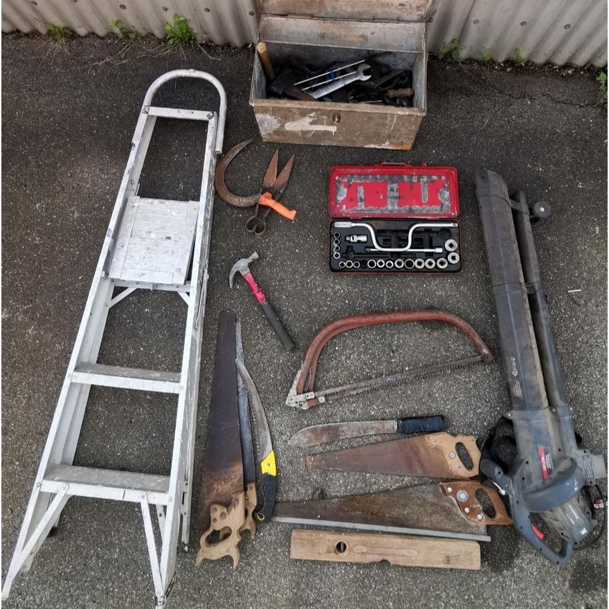 Hand / Garden Tools & Ladder