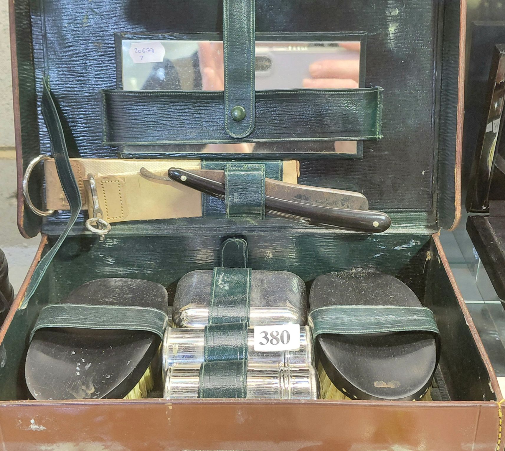380 · GENTLEMAN'S TRAVEL VANITY SET