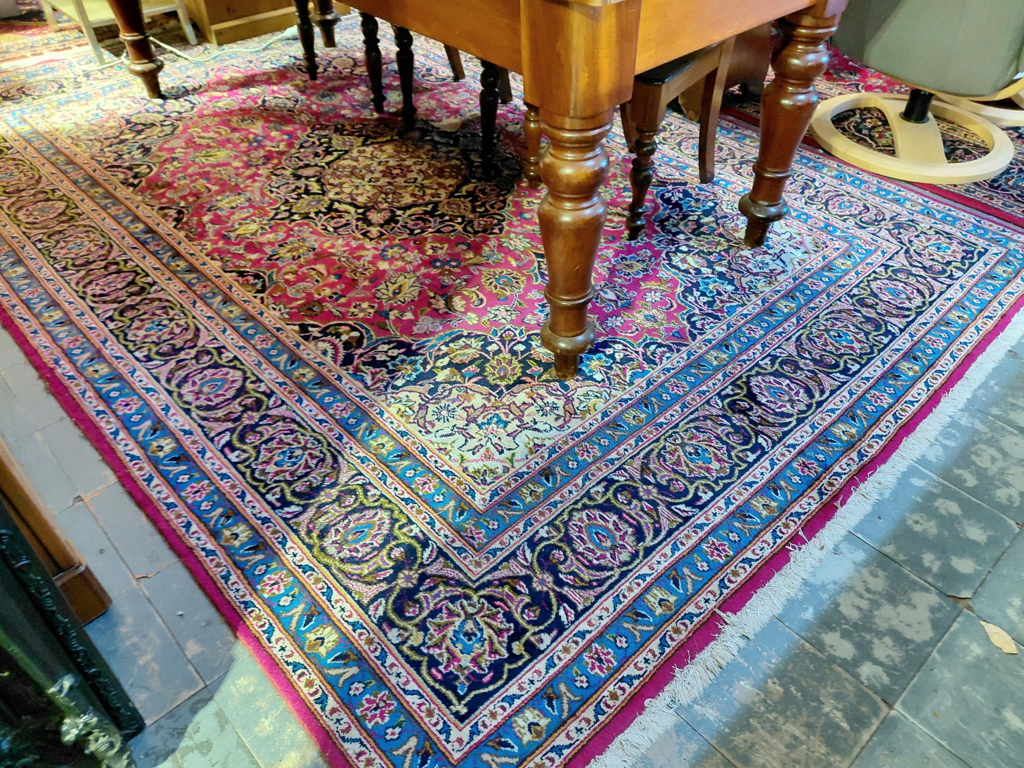 110 · PERSIAN KASHAN RUG