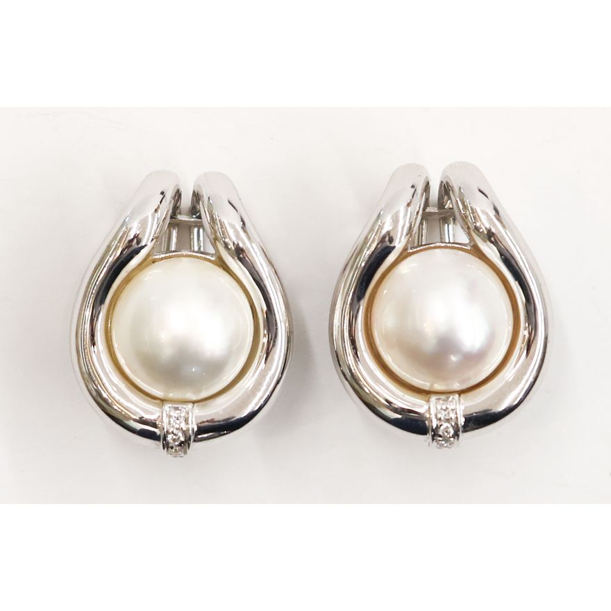 Pair Rajola 18k Mable Pearl Diamond Earrings