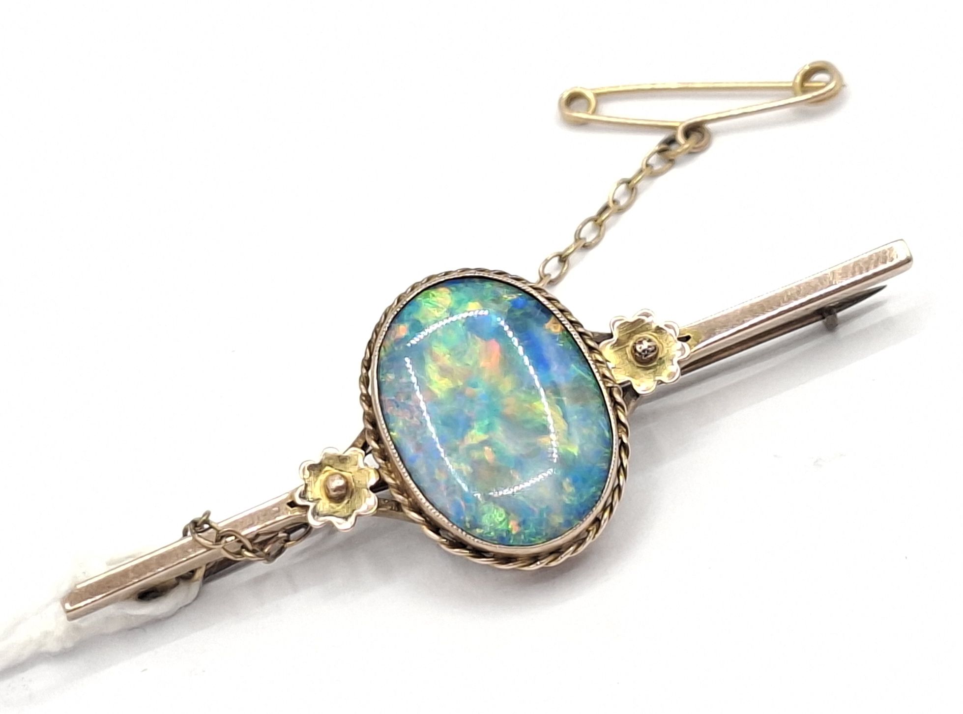 292 · 9CT GOLD OPAL BROOCH