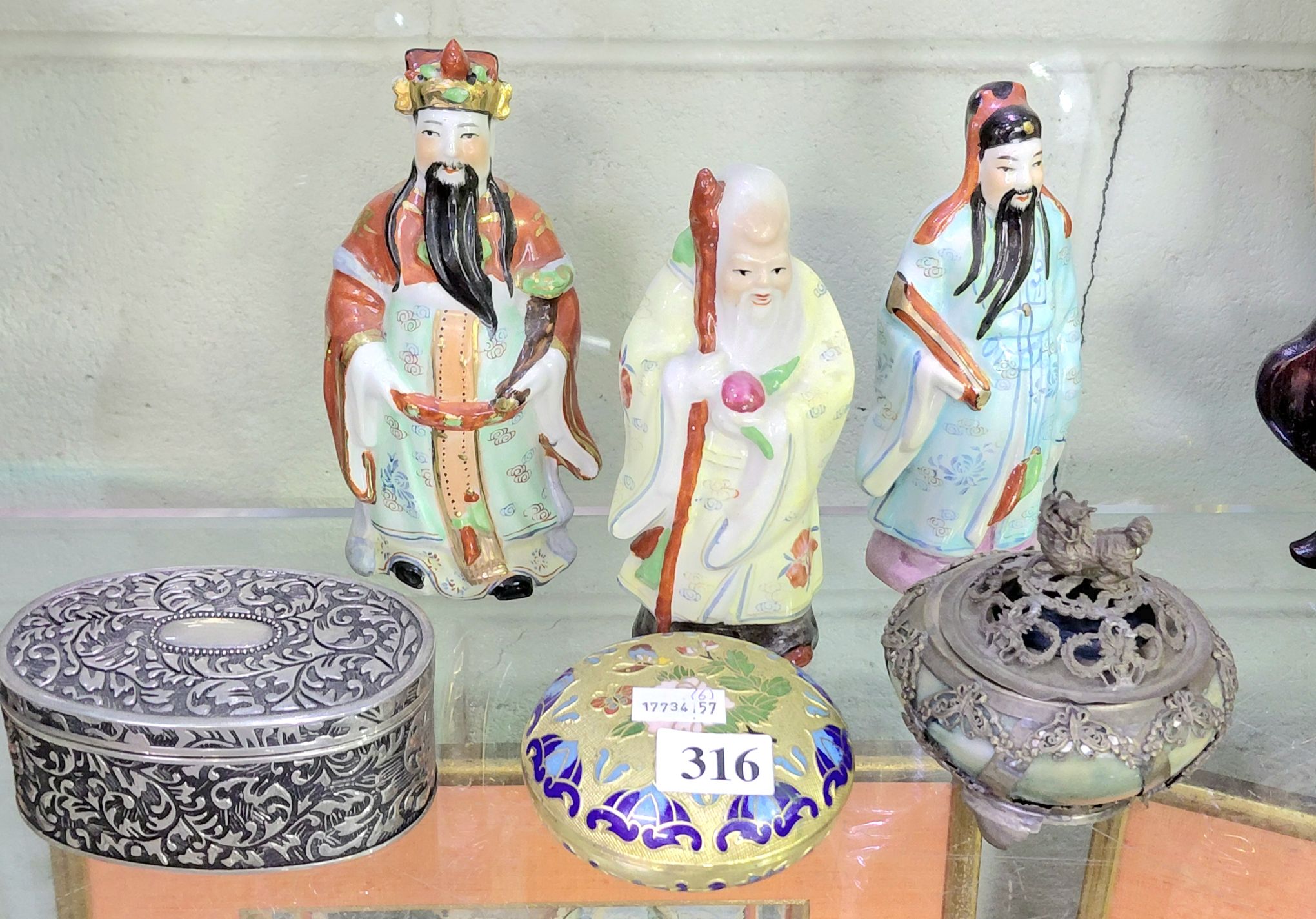 316 · ORIENTAL TRINKETS AND FIGURINES