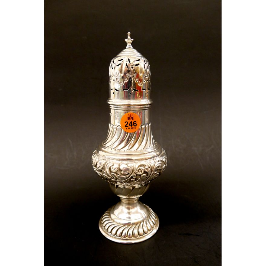 English Sterling Repouse Muffineer- 143g