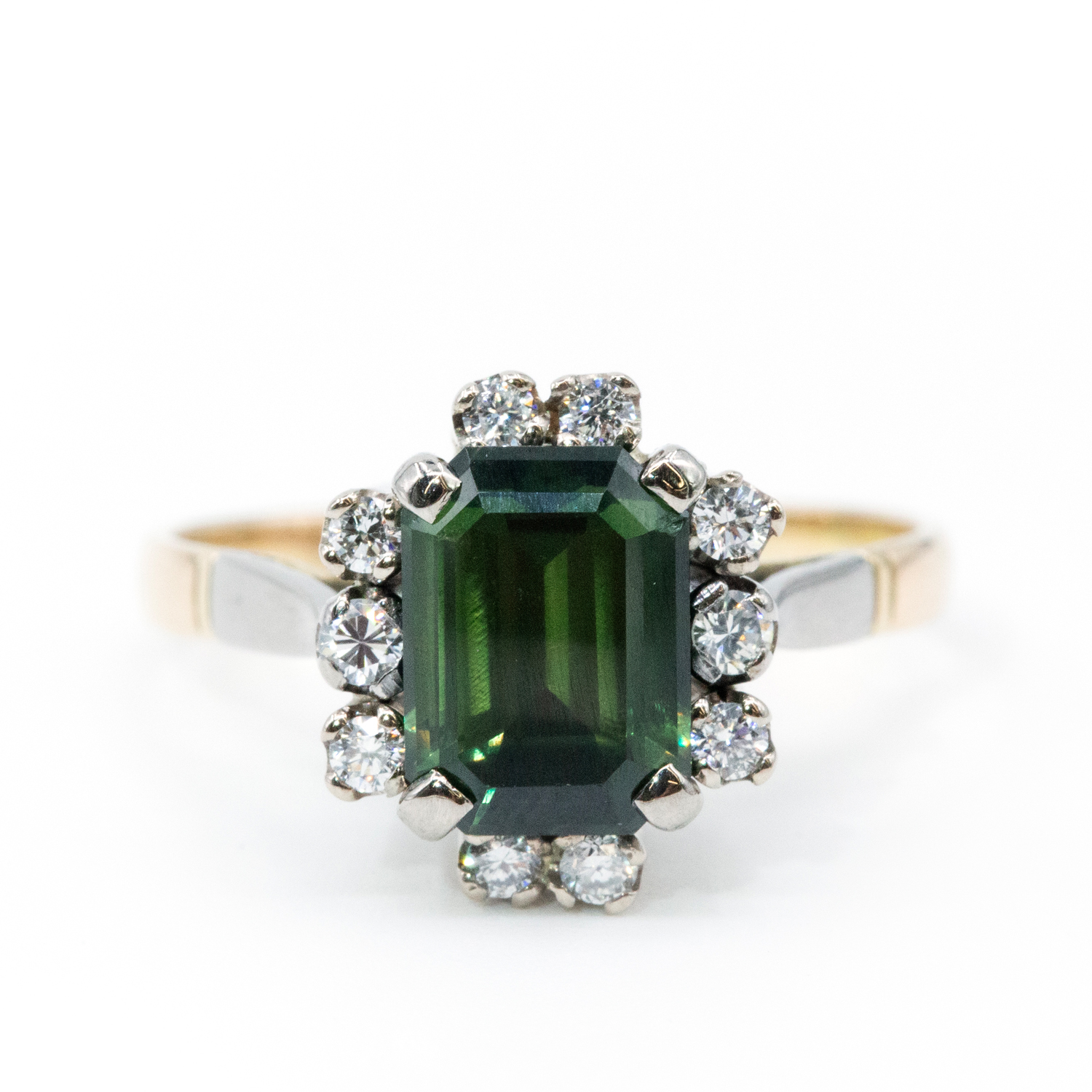 144 · 2.5ct Sapphire & Diamond 18ct Gold Ring