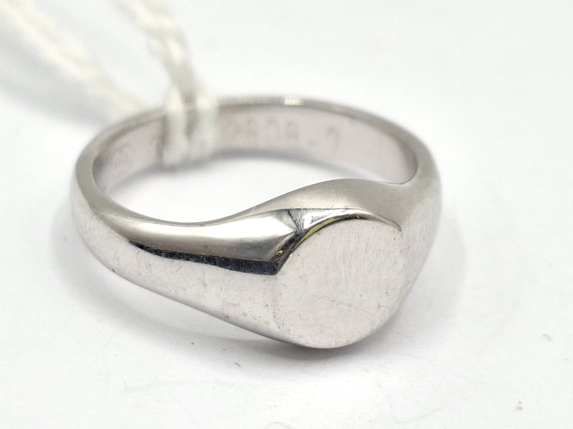 1162 · 9CT GOLD RING
