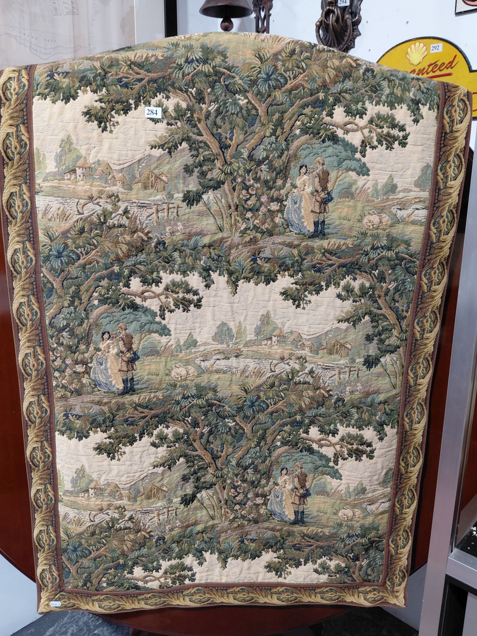 284 · VINTAGE WALL HANGING