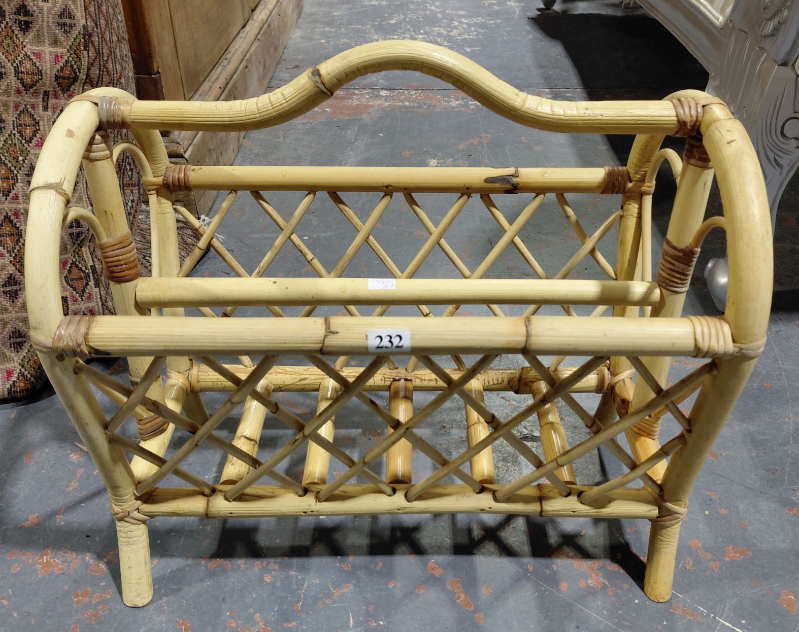 232 · MAGAZINE RACK