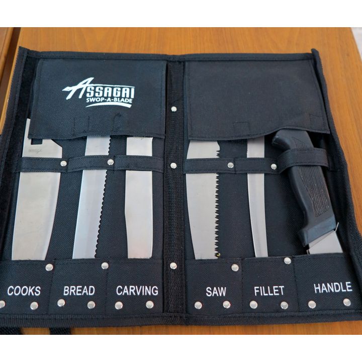 SET OF ASSAGAI KITCHEN KNIVES,