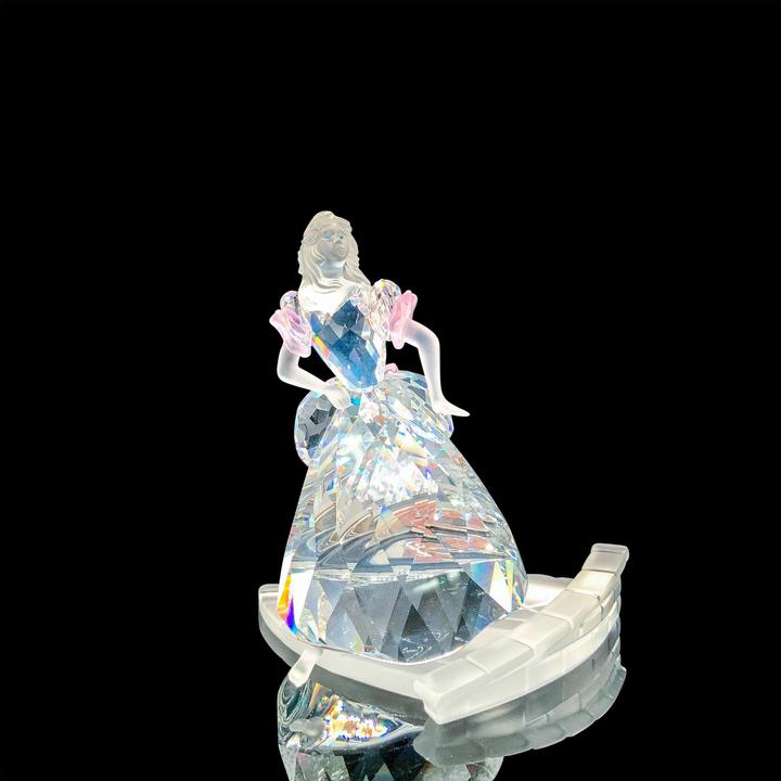 Lladro, Goebel Hummels, and Swarovski Crystal by Lion and Unicorn - Issuu