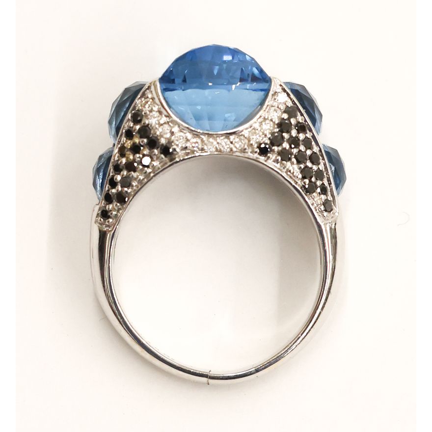 Ladies 18k Blue Topaz and Diamond Ring