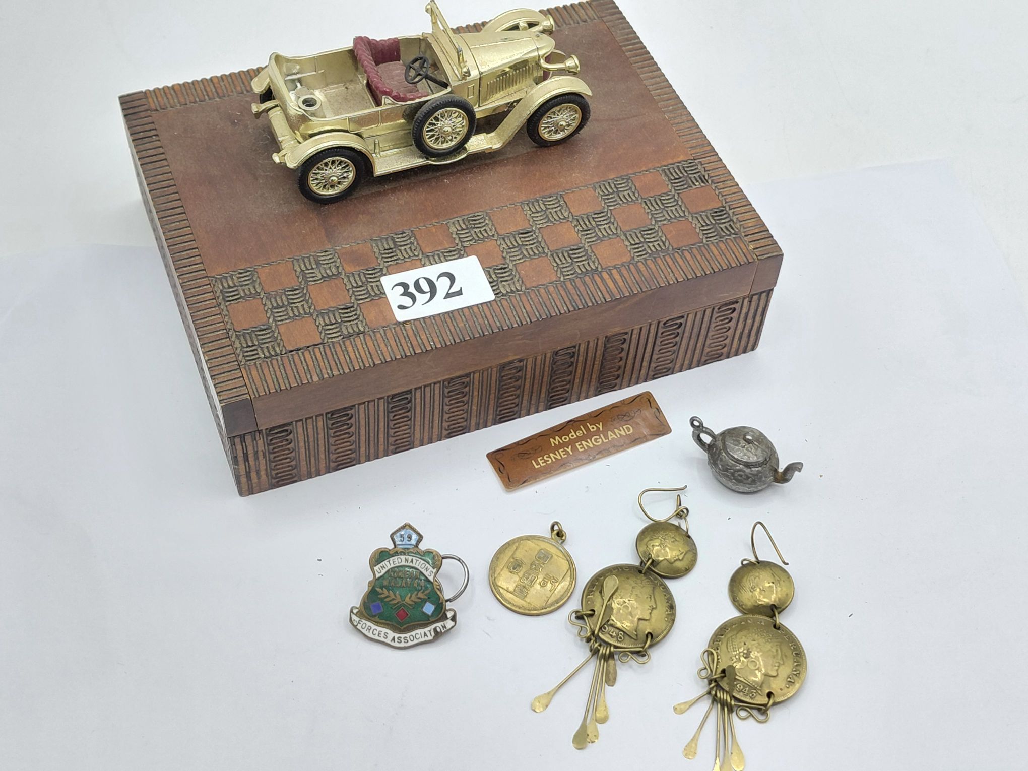 392 · VINTAGE BADGES, MEDALS AND CAR BOX