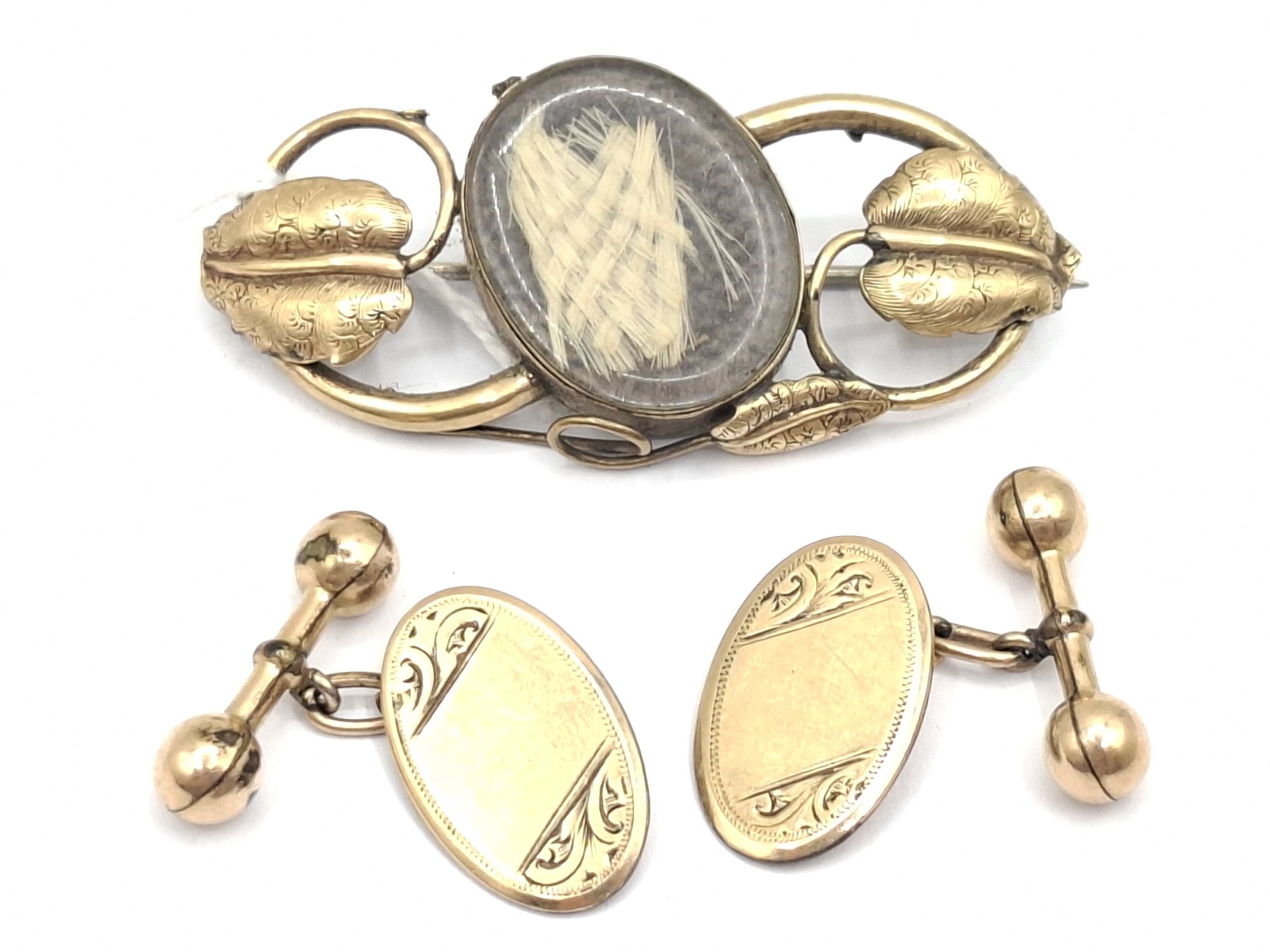1138 · ANTIQUE MOURNING BROOCH AND CUFFLINKS