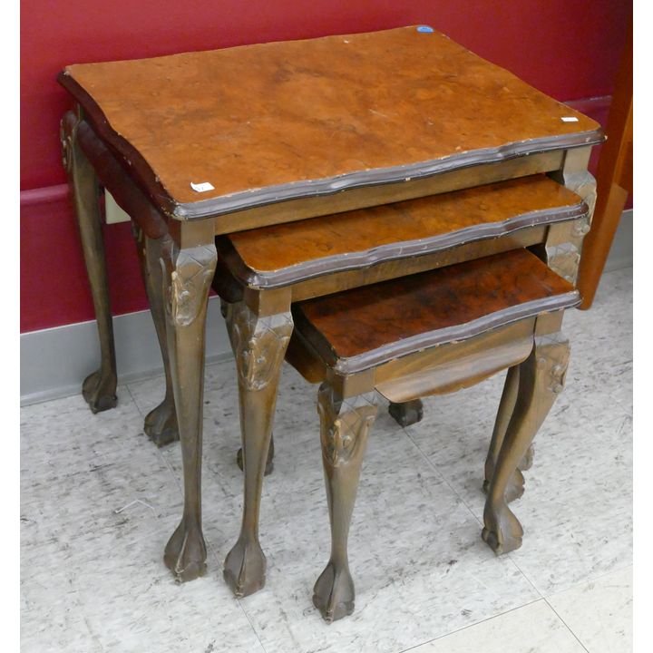 Set Walnut Claw Foot Nesting Tables 18''x19''x14''