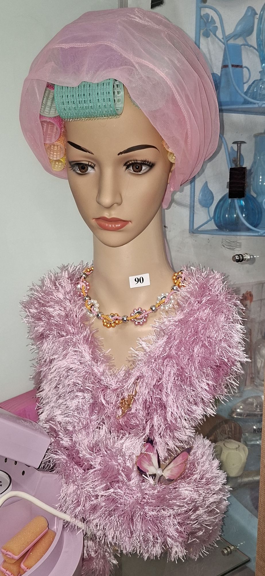 90 · FEMALE BUST MANNEQUIN ETC