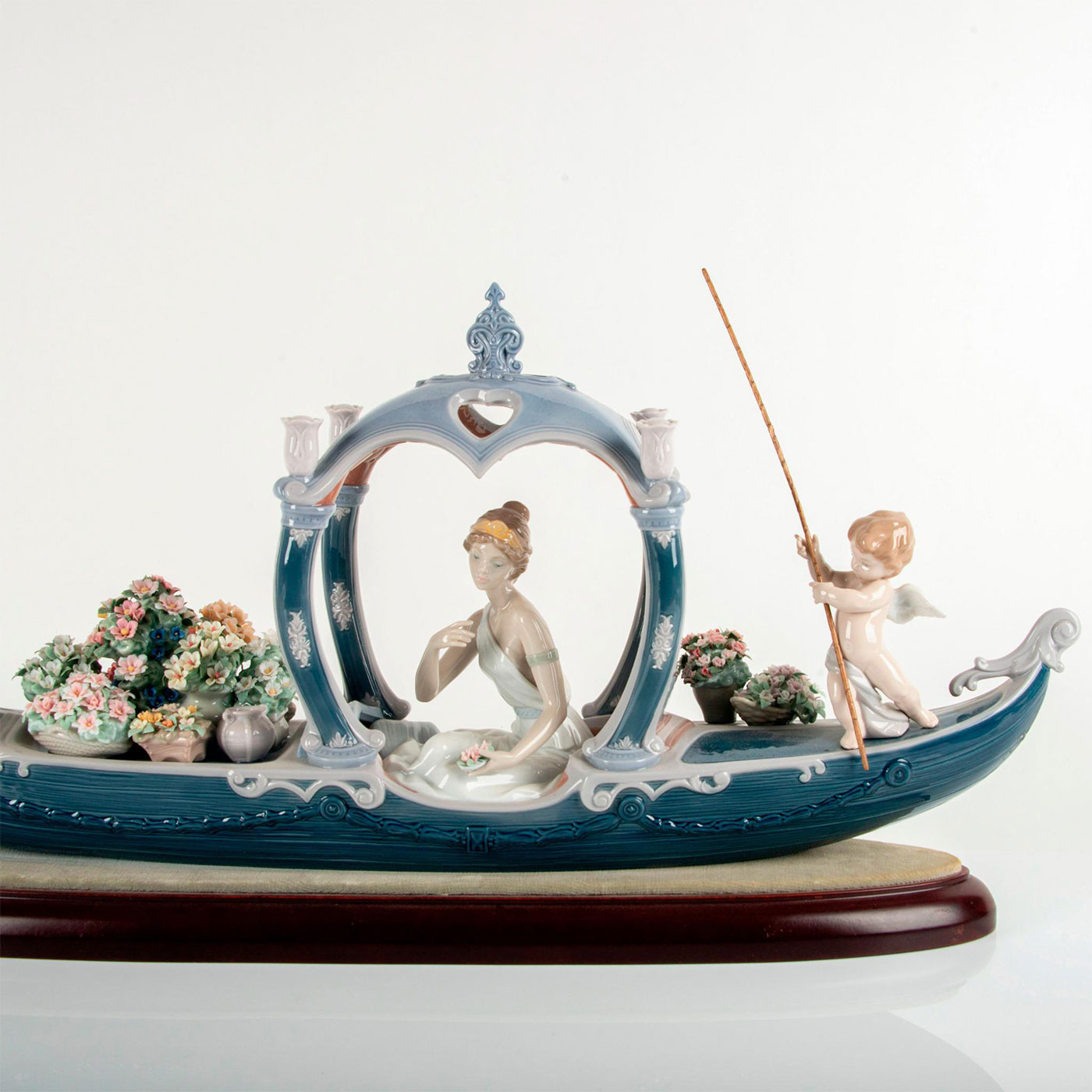 Gondola of Love 01001870 LTD - Lladro Porcelain Figurine | Lion