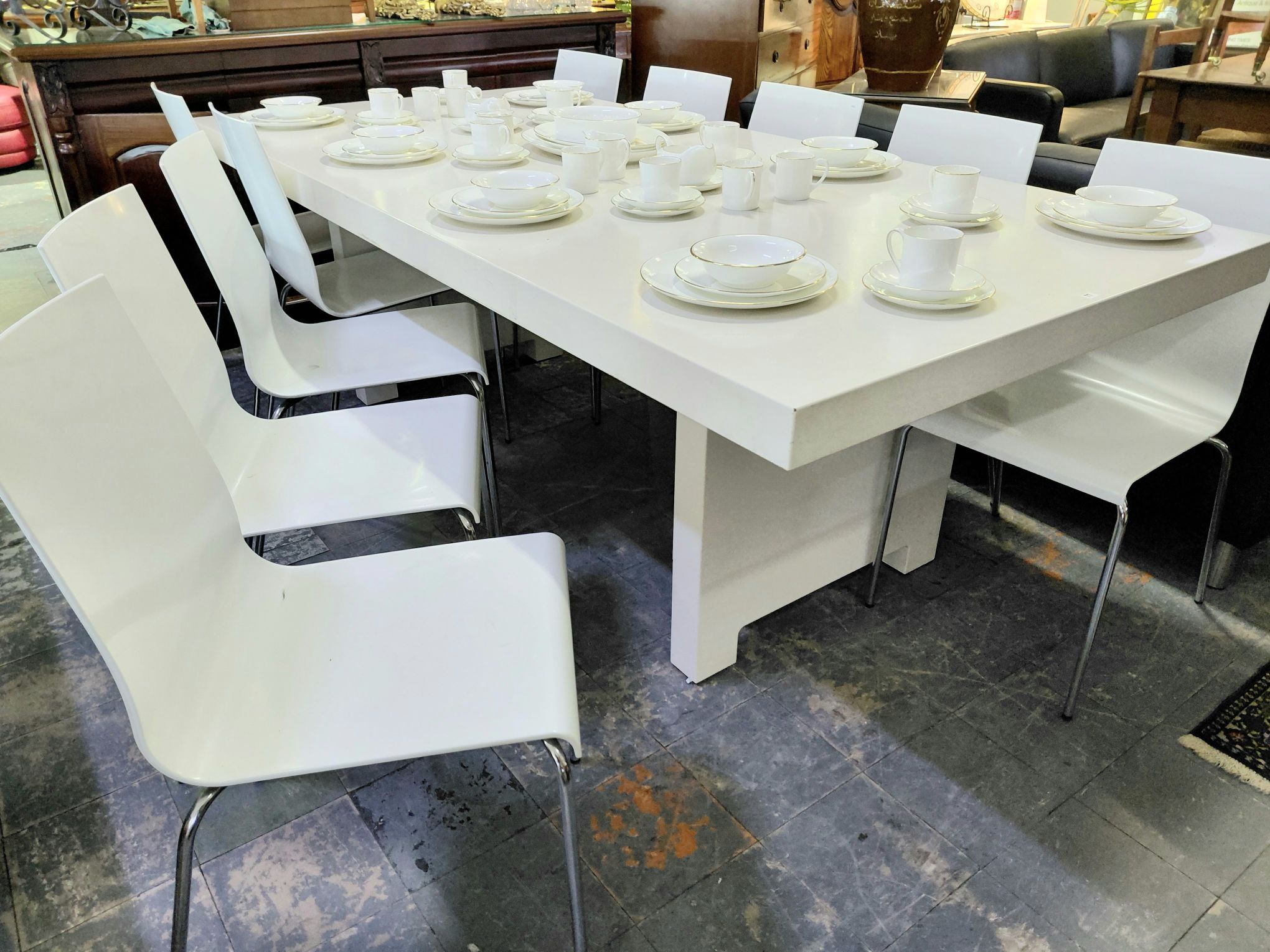 77 · QUALITY CONTEMPORARY DINING ROOM SUITE