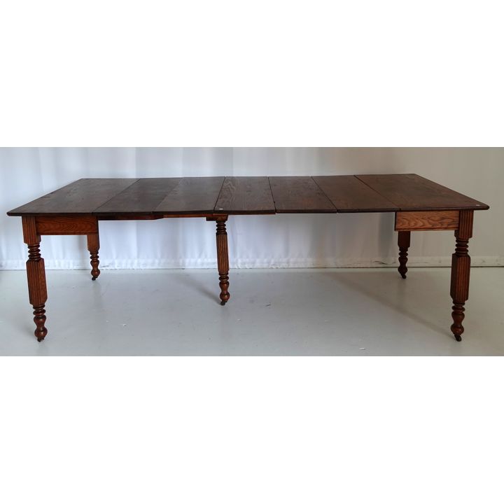 OAK EXTENSION DINING TABLE