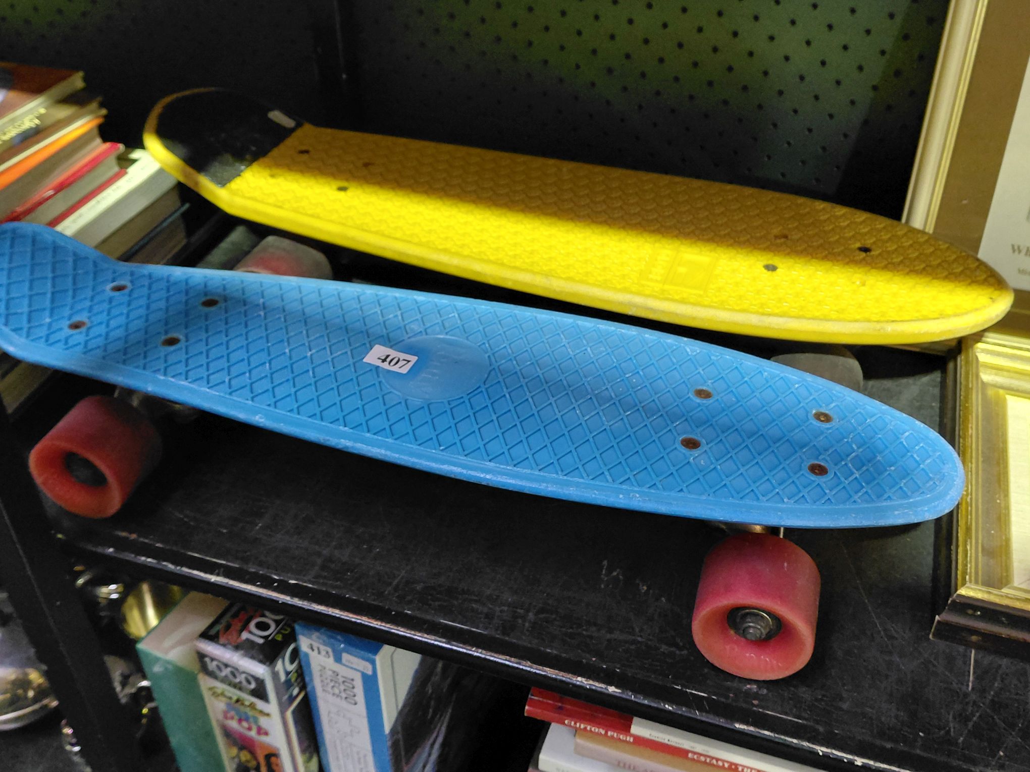 407 · PENNY AND GLOBE SKATEBOARDS