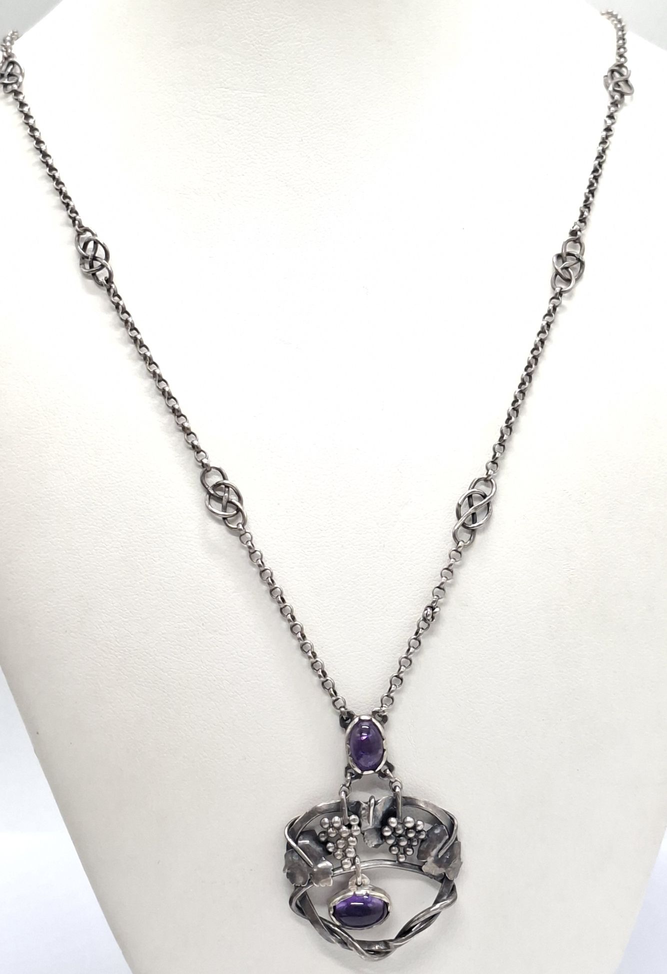1079 · SILVER AND AMETHYST ART NOUVEAU NECKLACE