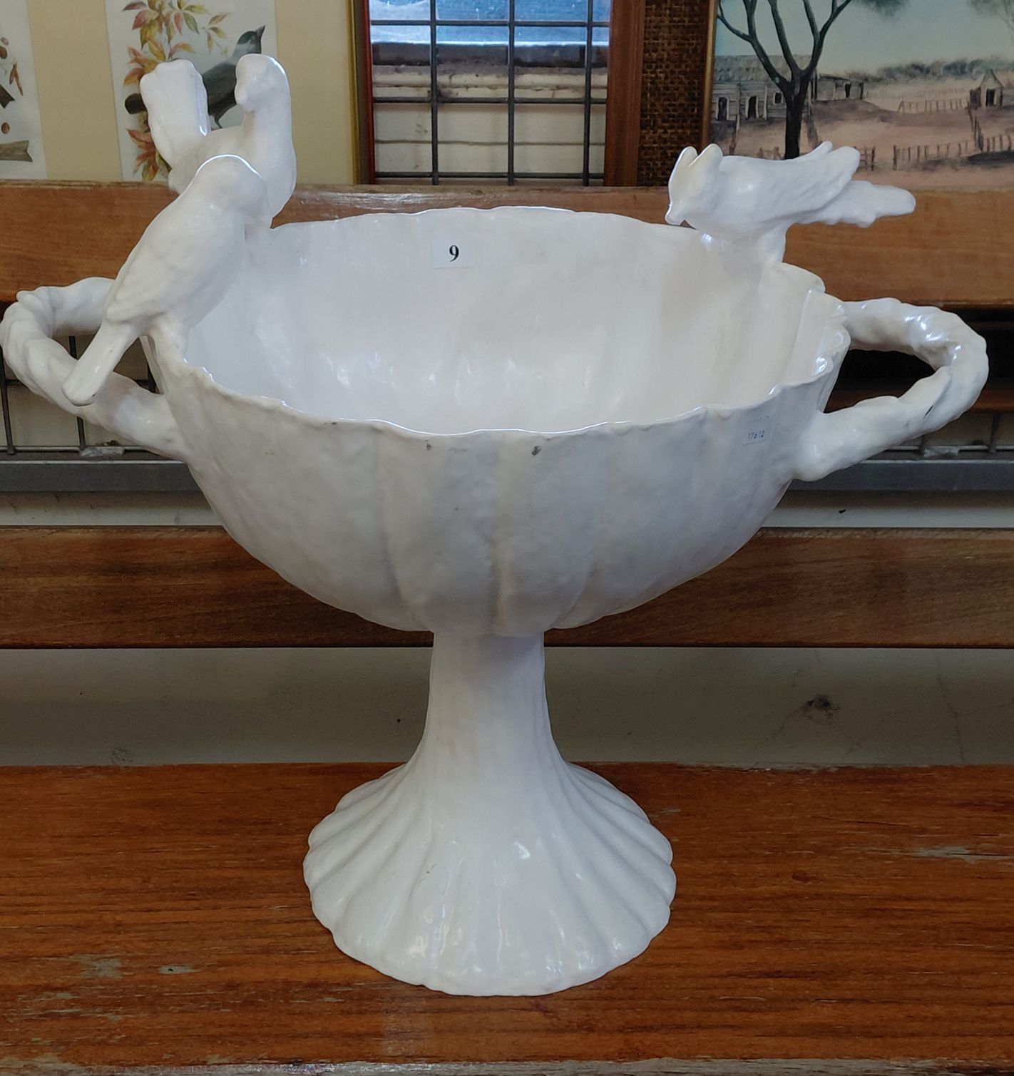 9 · MODERN CENTREPIECE