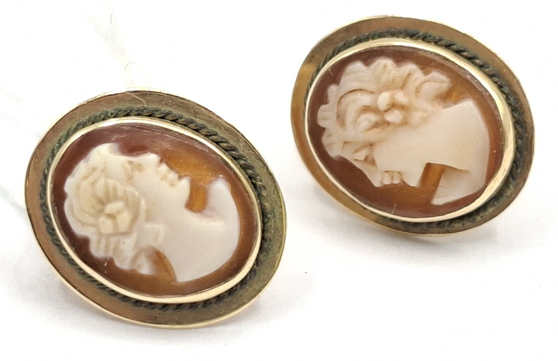 1066 · 14CT CAMEO EARRINGS