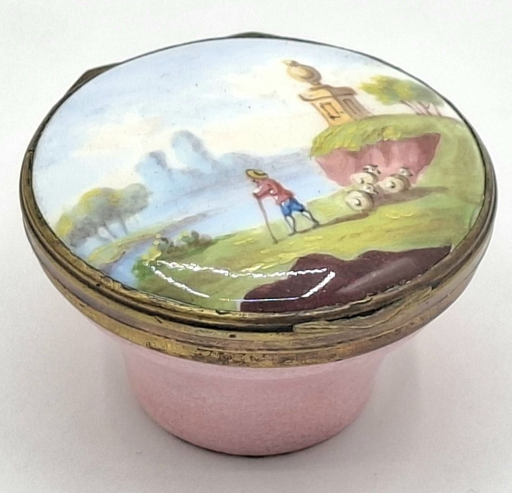 88 · ANTIQUE ENAMEL BOX