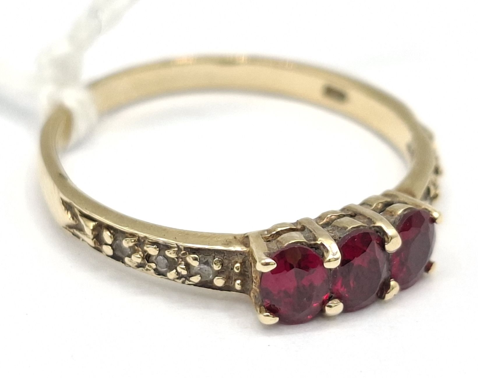 9ct Deep Red Stone Row Ring
