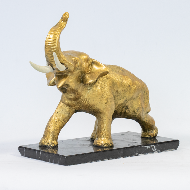 Elefante dorado