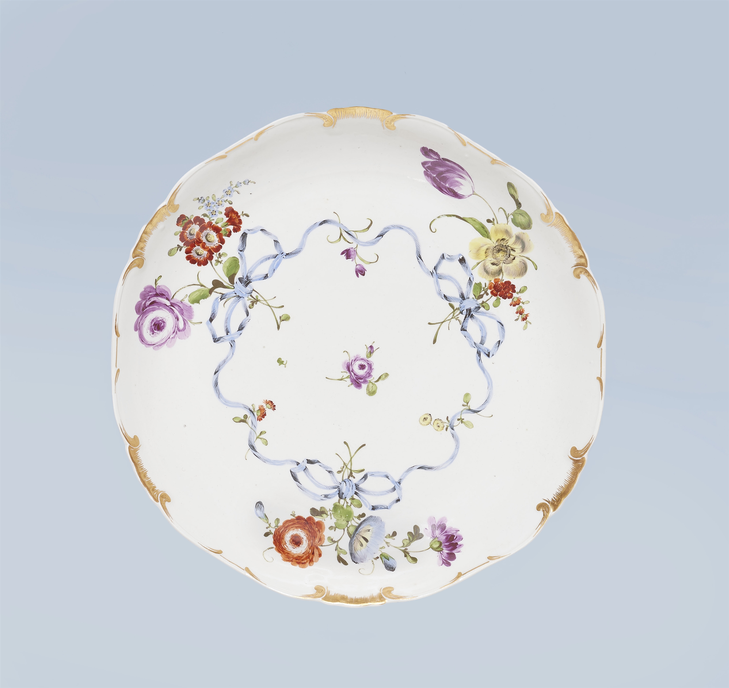 A Ludwigsburg porcelain dish from the blue ribbon service