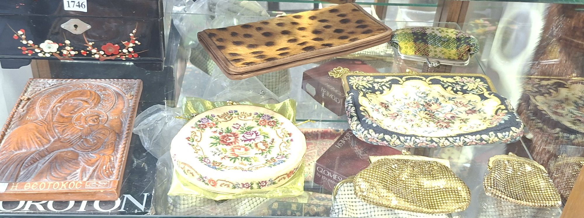 VINTAGE PURSES, JEWELLERY BOX AND PLAQUE
