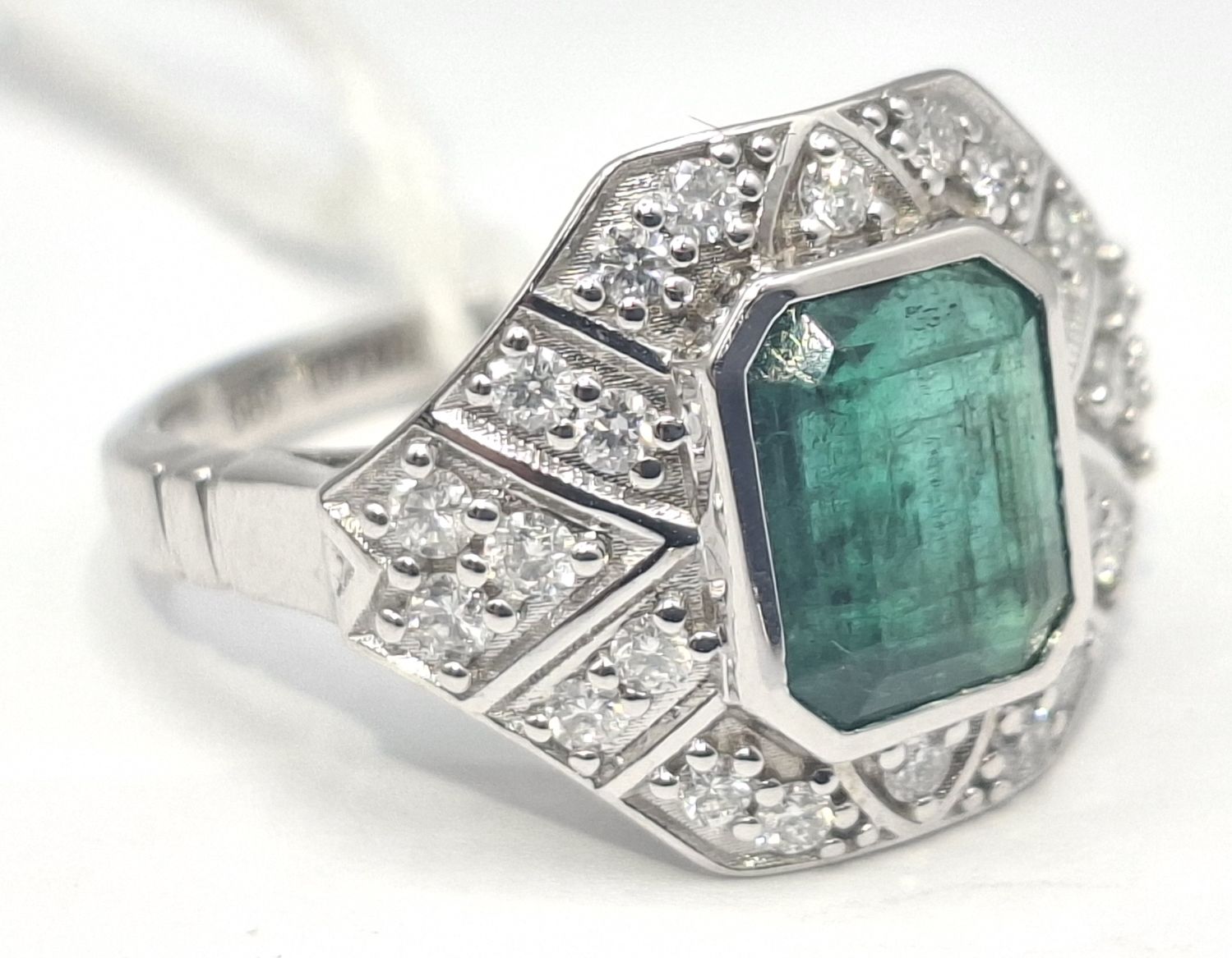 14k White Gold Emerald Ring