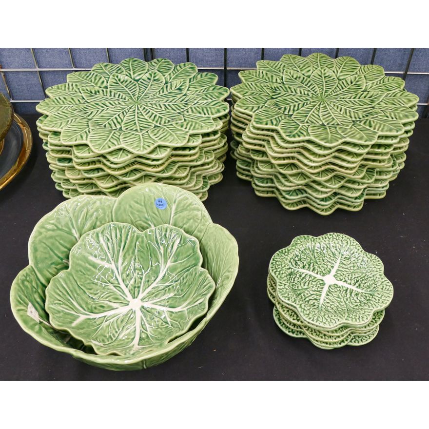 32pc Bordallo Pinherio Cabbage Plates & Bowls